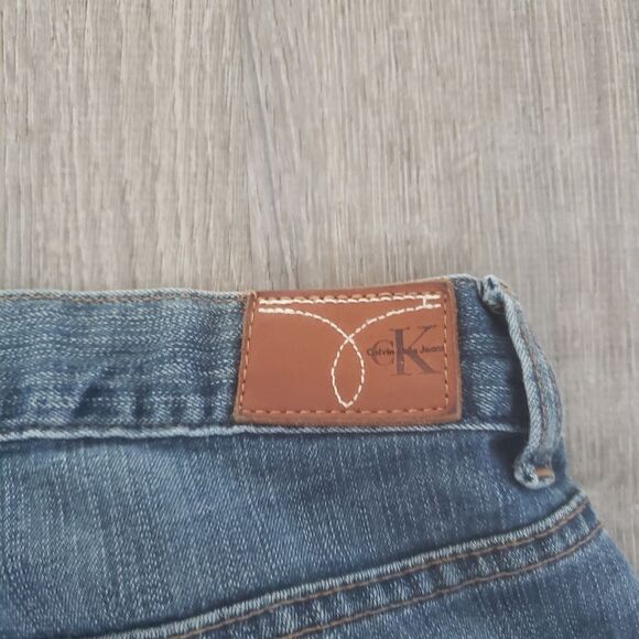 Calvin Klein Jeans Midrise Bootcut Jeans Dark Vintage Medium Wash Size 14 - Picture 8 of 11